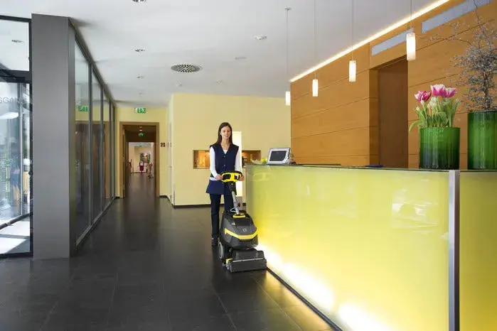 Karcher BR35/12 Gym Floor Scrubber - Image 6